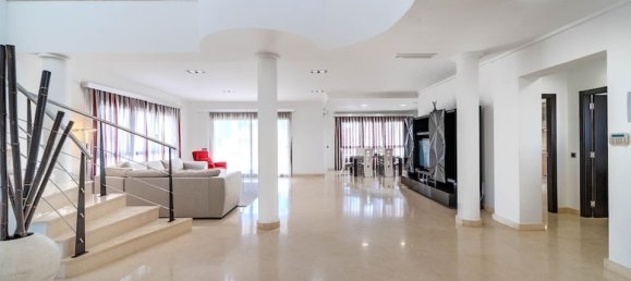 5 bedrooms Villa in Cabo Roig, Spain No. 189278 2