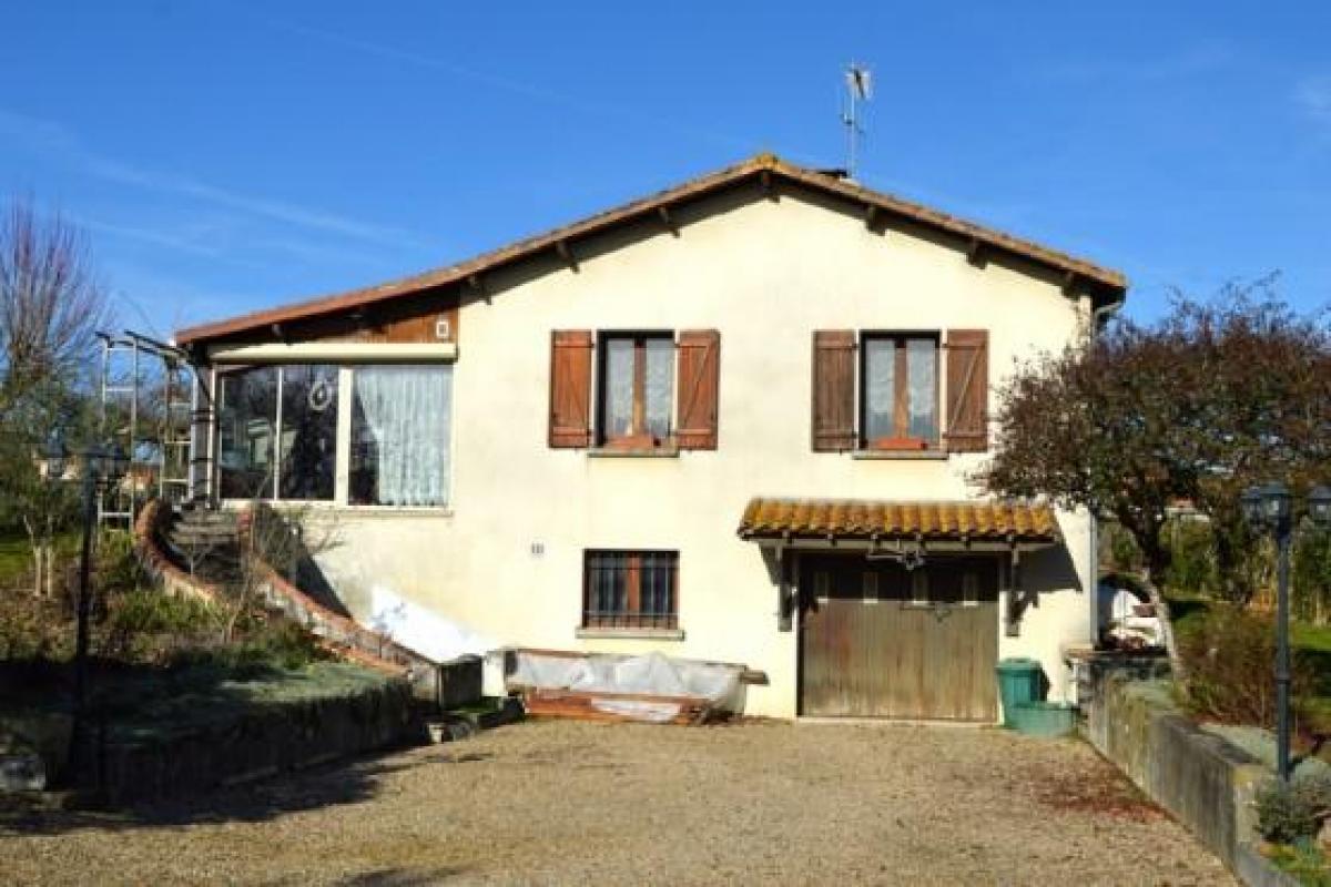 3 bedrooms Office in Ruffec, France No. 22361