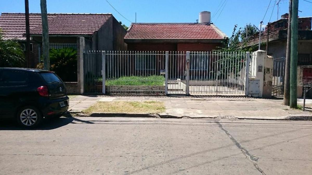 2 bedrooms House in Moron, Argentina No. 52955