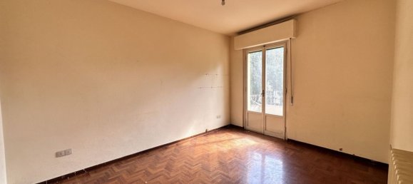3 rooms Apartment in Florence, Italy No. 181810 2