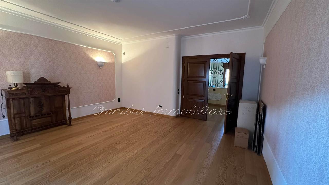 5غرفة شقة في Foggia, Italy رقم 32101