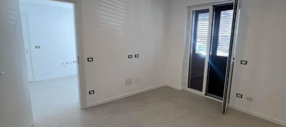 2 rooms Apartment in Palermo, Italy No. 26336 10