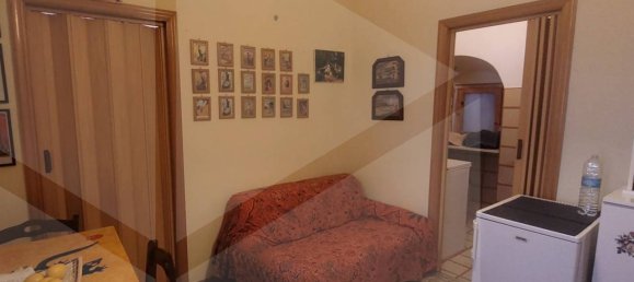 Квартира с 2 комнатами в Вьесте, Италия № 24165 2