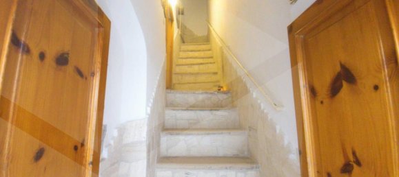 Квартира с 2 комнатами в Вьесте, Италия № 24165 11