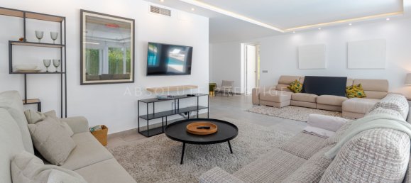 6 bedrooms Villa in Marbella, Spain No. 80856 2