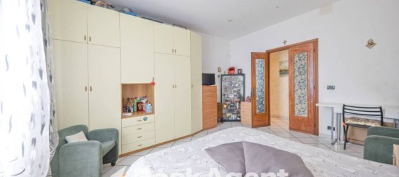 Apartamento de 3 dormitorios en Genoa, Italy No. 317980 11