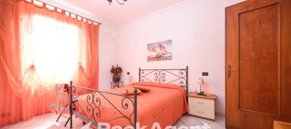 Apartamento de 3 dormitorios en Genoa, Italy No. 317980 12