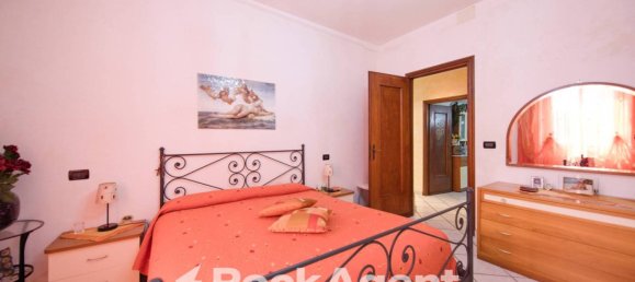 Apartamento de 3 dormitorios en Genoa, Italy No. 317980 13