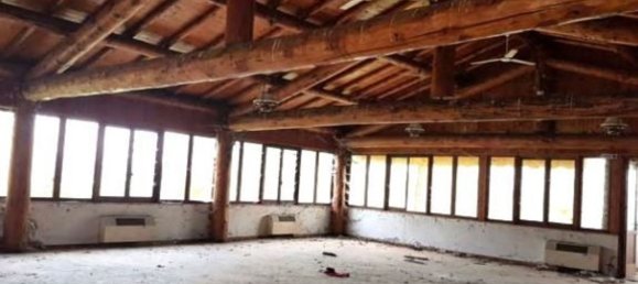 642m² Commercial property in San Benedetto Po, Italy No. 364362 3