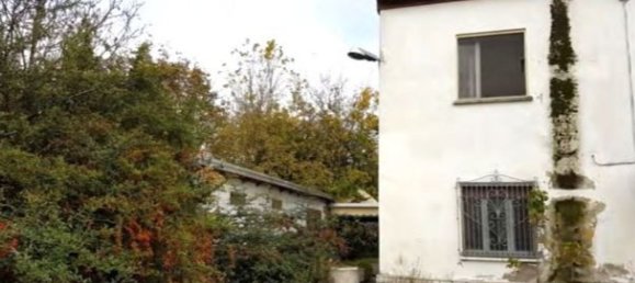 642m² Commercial property in San Benedetto Po, Italy No. 364362 2