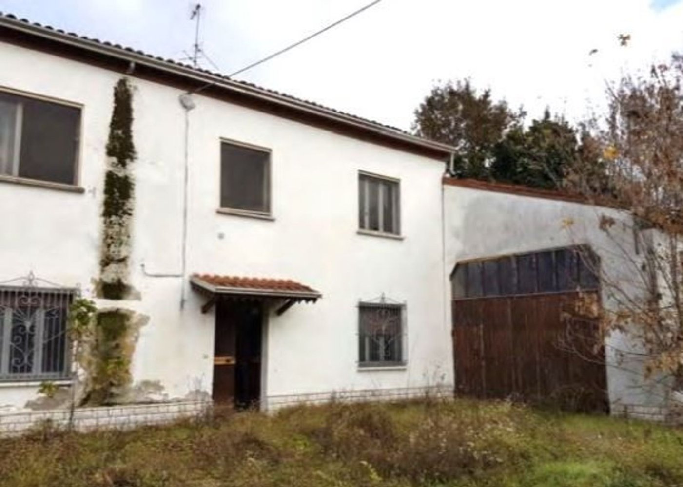 642m² Commercial property in San Benedetto Po, Italy No. 364362