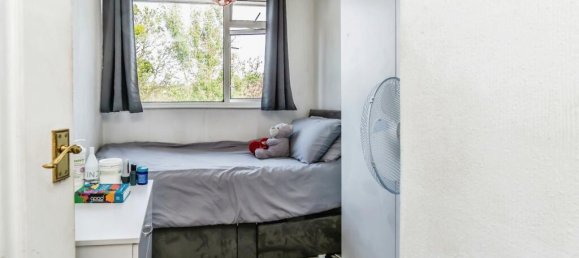 3 bedrooms House in Croydon, United Kingdom No. 8139 8