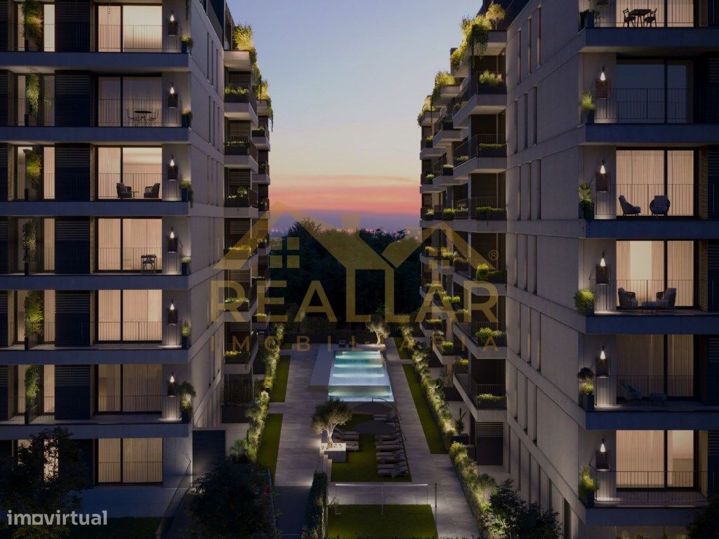 3 bedrooms Apartment in Porto, Portugal No. 149434