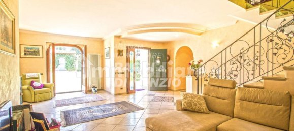 Вилла с 5 комнатами в Гроттаферрата, Италия № 66283 10