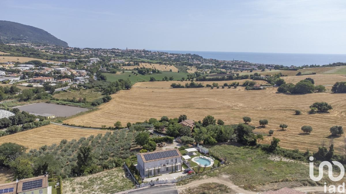 Terreno en Sirolo, Italy 884 m² No. 291151