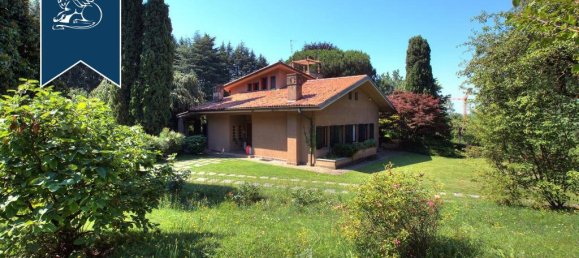 5 bedrooms Villa in Ello, Italy No. 370929 2