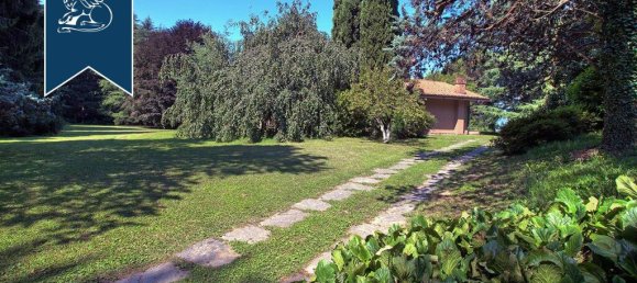 5 bedrooms Villa in Ello, Italy No. 370929 4