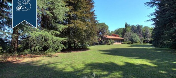 5 bedrooms Villa in Ello, Italy No. 370929 8