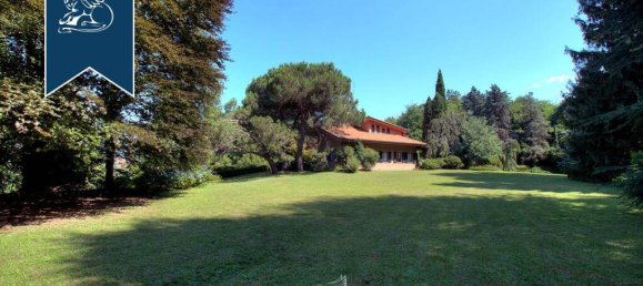5 bedrooms Villa in Ello, Italy No. 370929 7