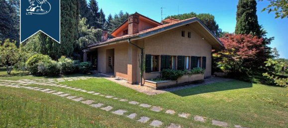 5 bedrooms Villa in Ello, Italy No. 370929 3