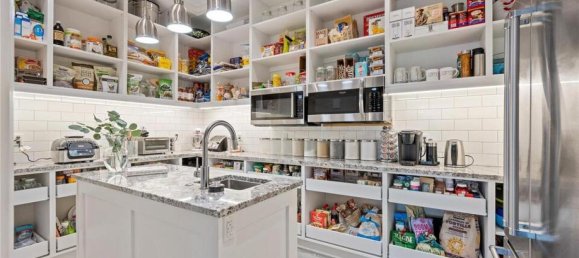 5 bedrooms House in British Columbia, Canada No. 1106 7