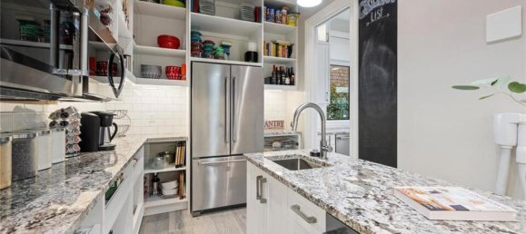 5 bedrooms House in British Columbia, Canada No. 1106 8