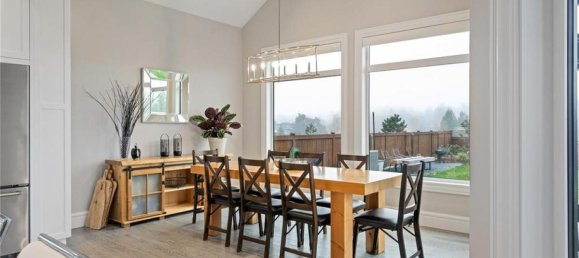 5 bedrooms House in British Columbia, Canada No. 1106 4