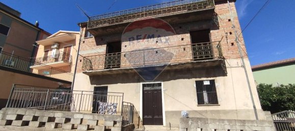 8 rooms House in Roggiano Gravina, Italy No. 78236 45