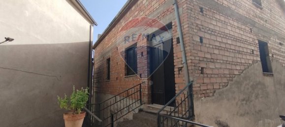 8 rooms House in Roggiano Gravina, Italy No. 78236 27