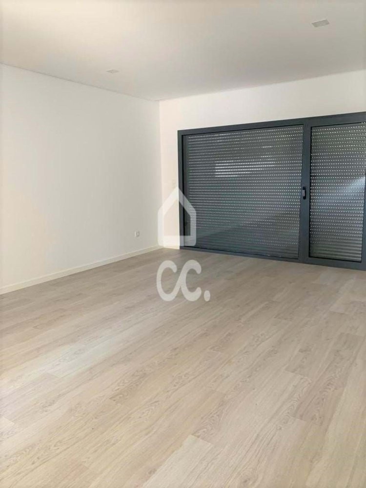 3 rooms Apartment in Corroios, Portugal No. 154250