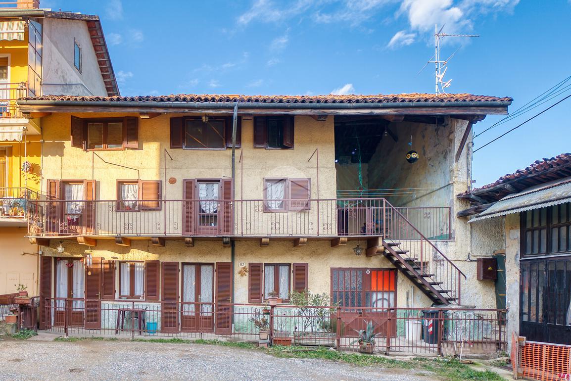 5 rooms House in Giaveno, Italy No. 2493