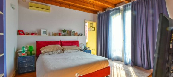 5 bedrooms Villa in Varese, Italy No. 68057 22