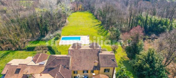 5 bedrooms Villa in Varese, Italy No. 68057 11