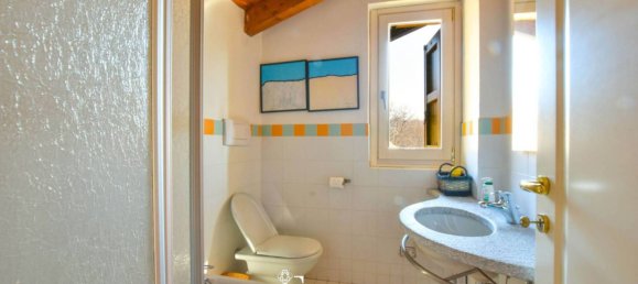 5 bedrooms Villa in Varese, Italy No. 68057 32