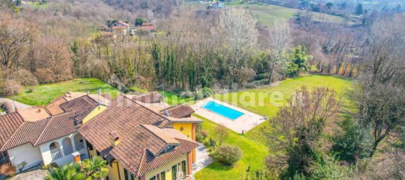 5 bedrooms Villa in Varese, Italy No. 68057 5