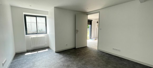 200m² Commercial property in Tigy, France No. 90537 5