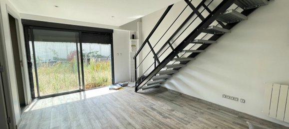 200m² Commercial property in Tigy, France No. 90537 6