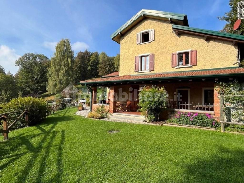 5 bedrooms Villa in Alta Valle Intelvi, Italy No. 10054