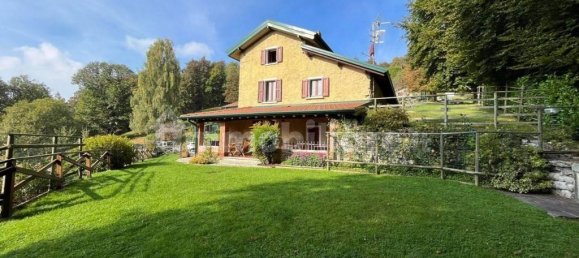 5 bedrooms Villa in Alta Valle Intelvi, Italy No. 10054 2