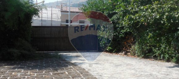 3 bedrooms Villa in L'Aquila, Italy No. 308656 4