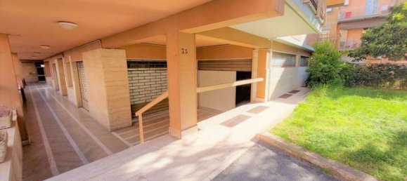 231m² Commercial property in Ascoli Piceno, Italy No. 369894 3