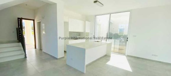 4 Schlafzimmer Villa in Coral Bay, Cyprus, Nr. 1000 5