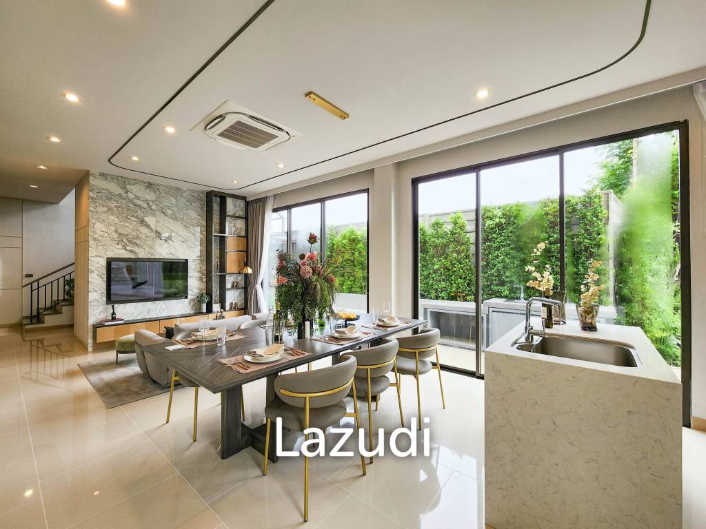 4 bedrooms Bungalow in Bangkok, Thailand No. 21483