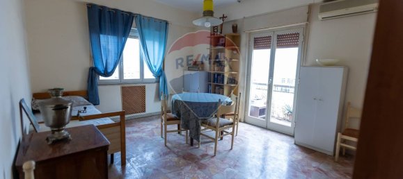 5 rooms Apartment in Messina, Italy No. 49352 7