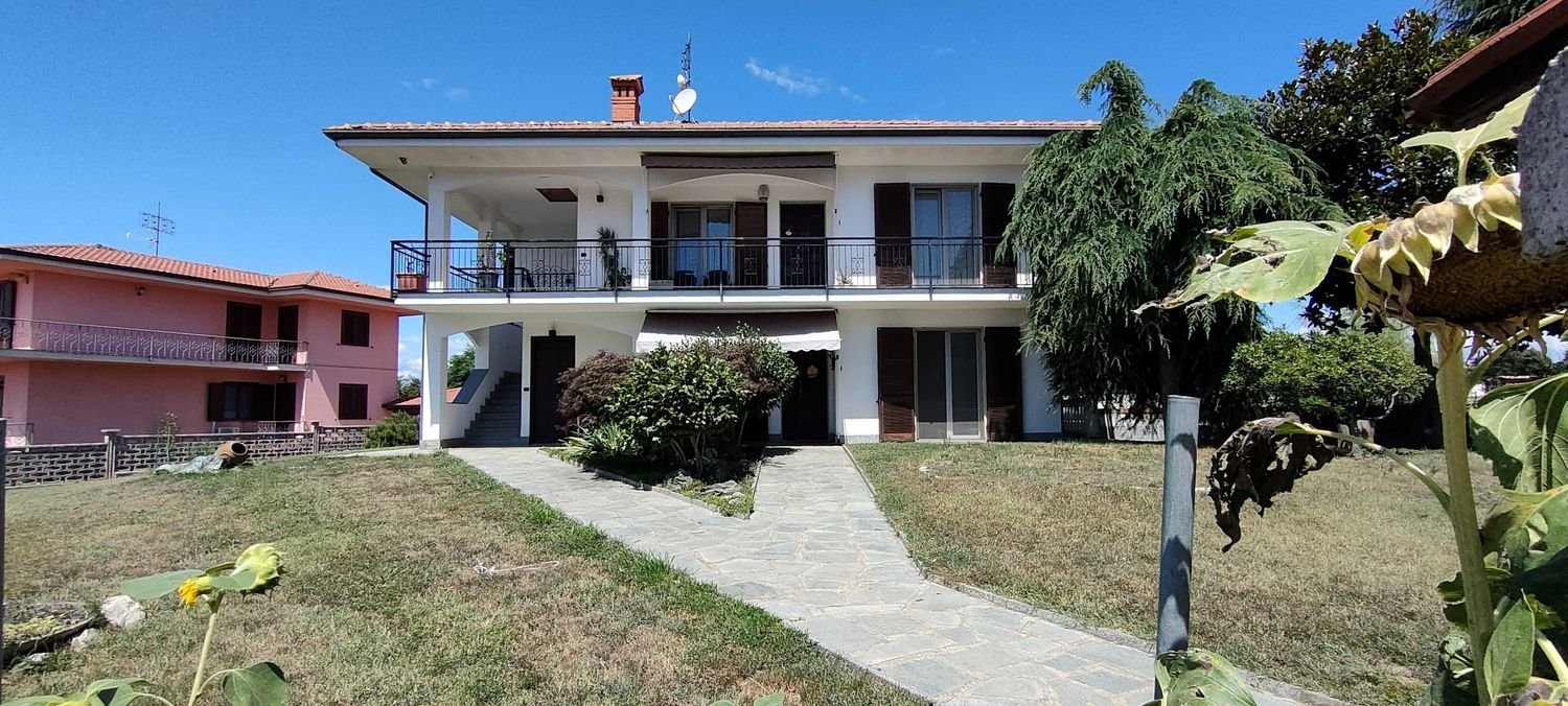 9 rooms Villa in Mazzè, Italy No. 301182