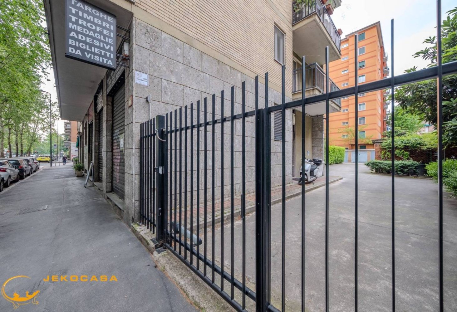 2-salle Propriété commerciale à Milan, Italy No. 249299