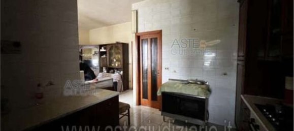 4 rooms Apartment in Salerno, Italy No. 225022 8