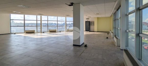 Oficina en Mantua, Italy 438 m² No. 364575 2