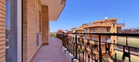 Квартира с 4 комнатами в Рим, Италия № 197576 17