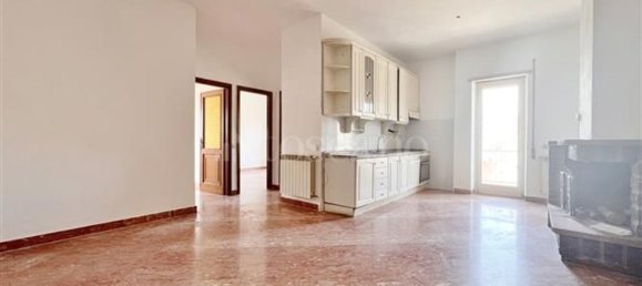 Квартира с 4 комнатами в Рим, Италия № 197576 12